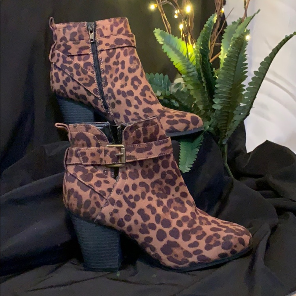 Leopard print Ankle boots 7 1/2 Wide